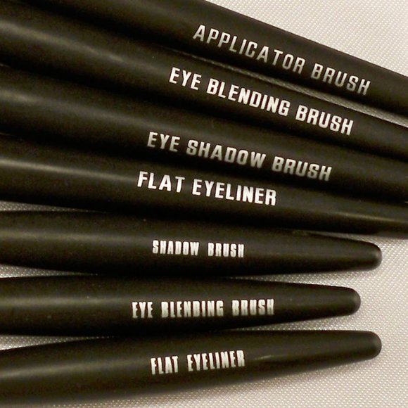 New Quality 7 piece Cosmetic Makeup Brush Set - Picture 3 of 11